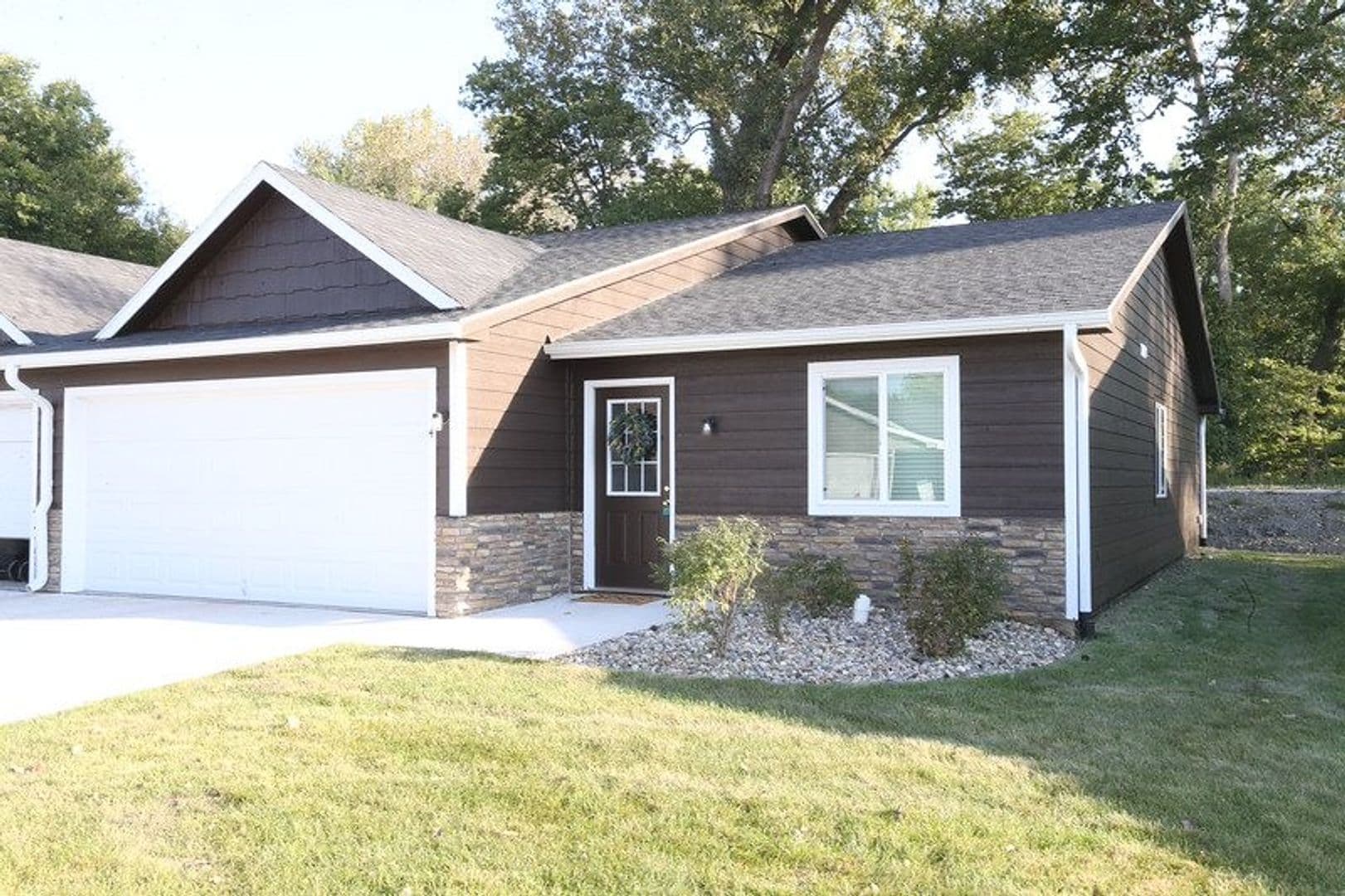 Winterset Apartment: 1407 West Mills Street