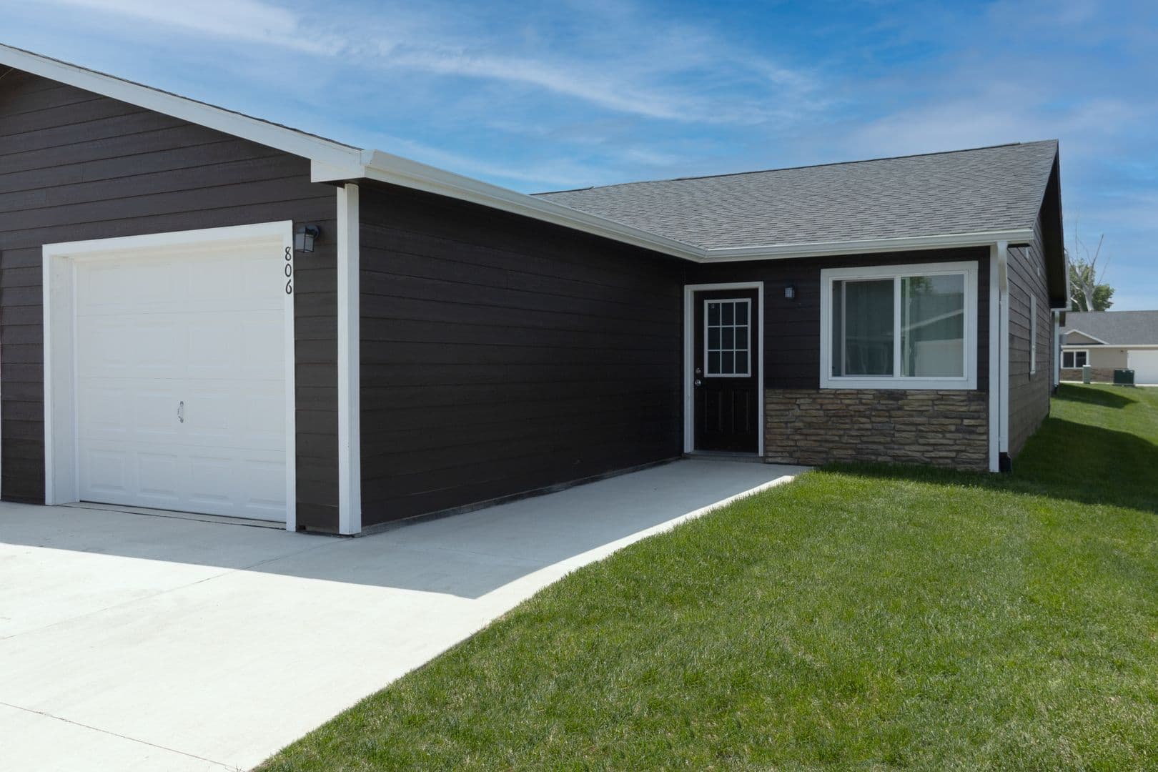 Storm Lake Townhome: 1555 E Milwaukee Ave