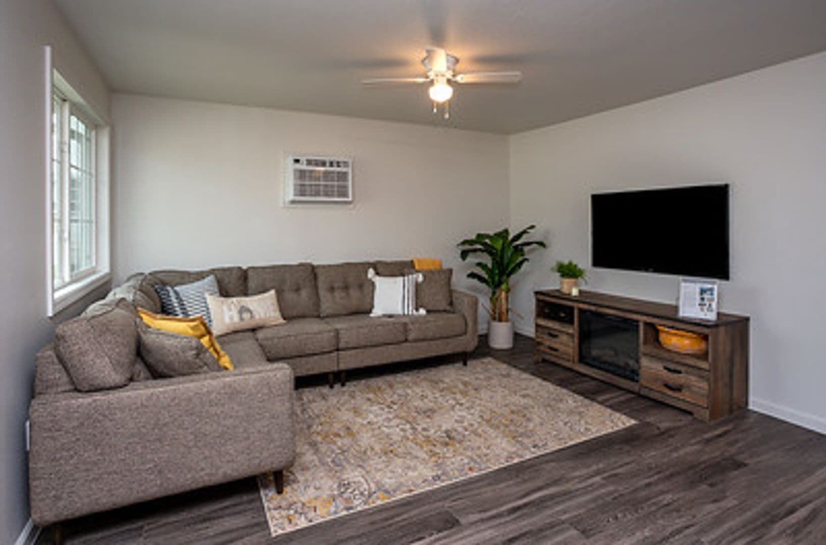 Pleasant Hill Apartment: 5756 Basswood Lane