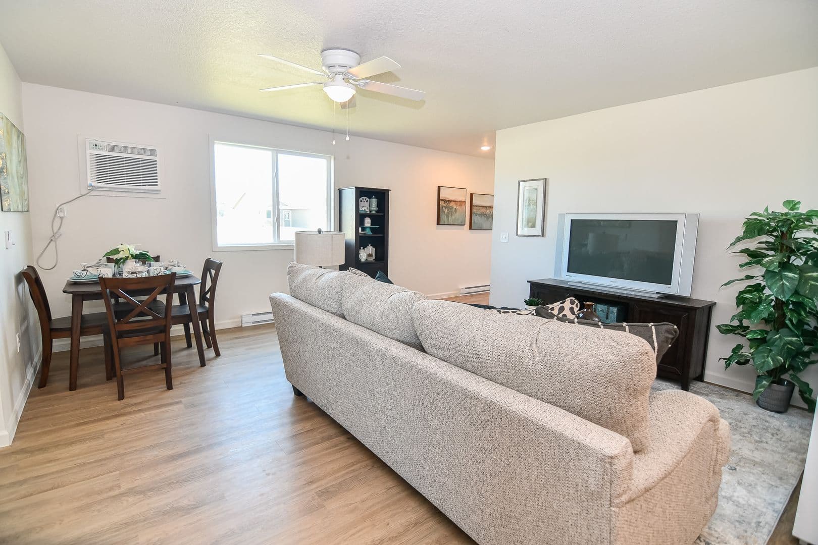 Storm Lake Townhome: 303 W 10th St