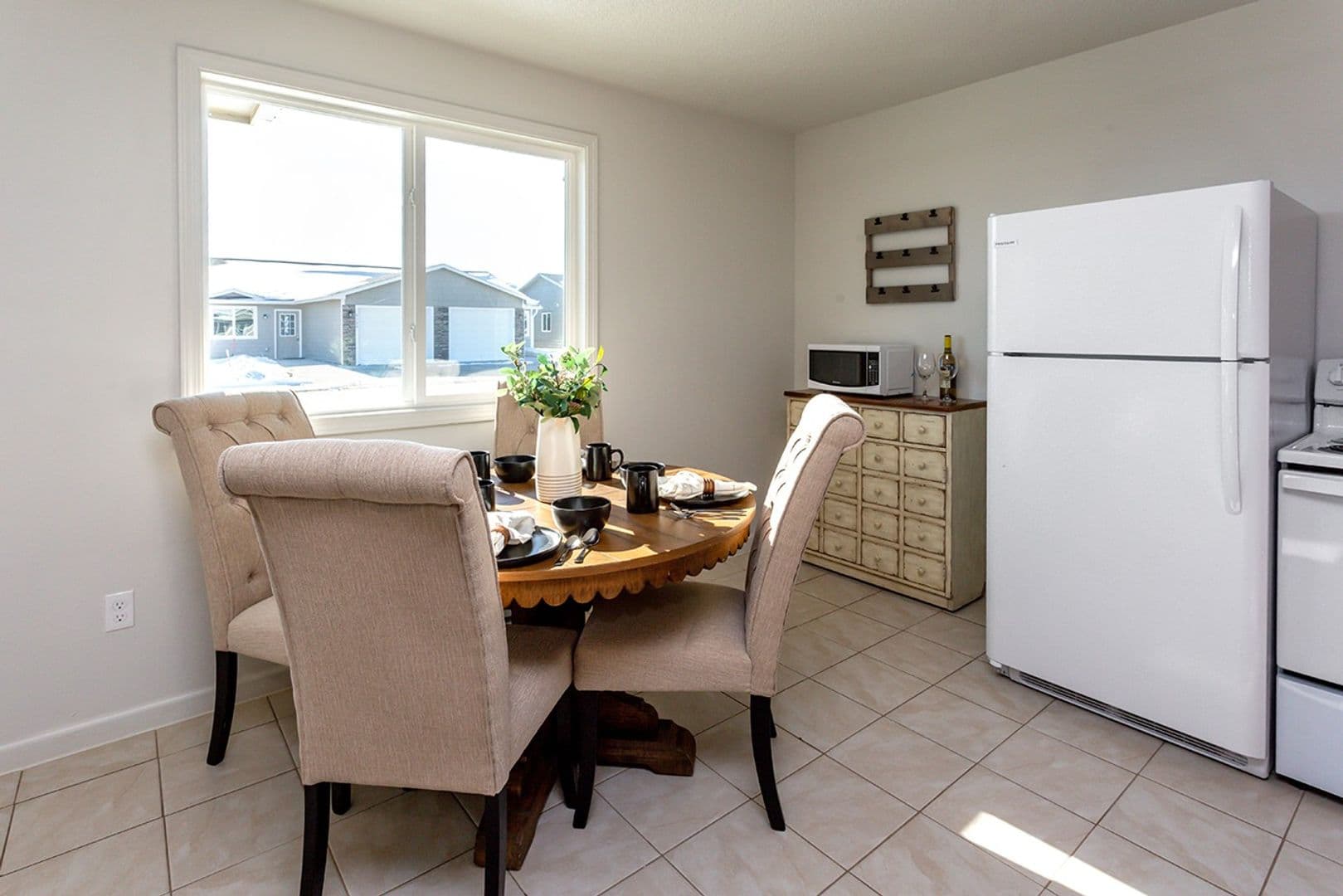 Adel Townhome: 29456 Old Portland Rd;