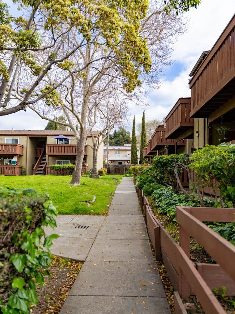 SAN LEANDRO Apartment: 1581 164TH AVE.