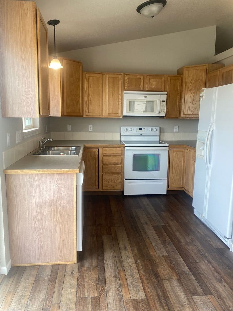 Summerset House: 6587 Cambridge Pl