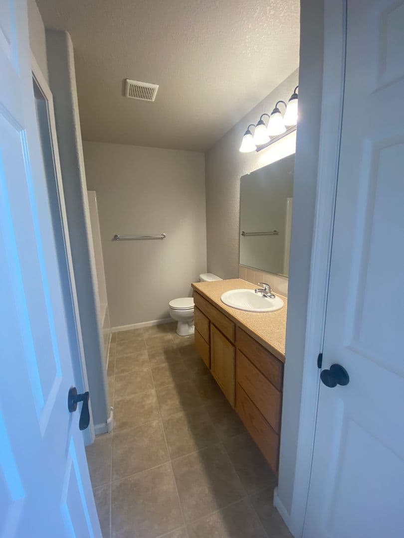 Summerset House: 6587 Cambridge Pl