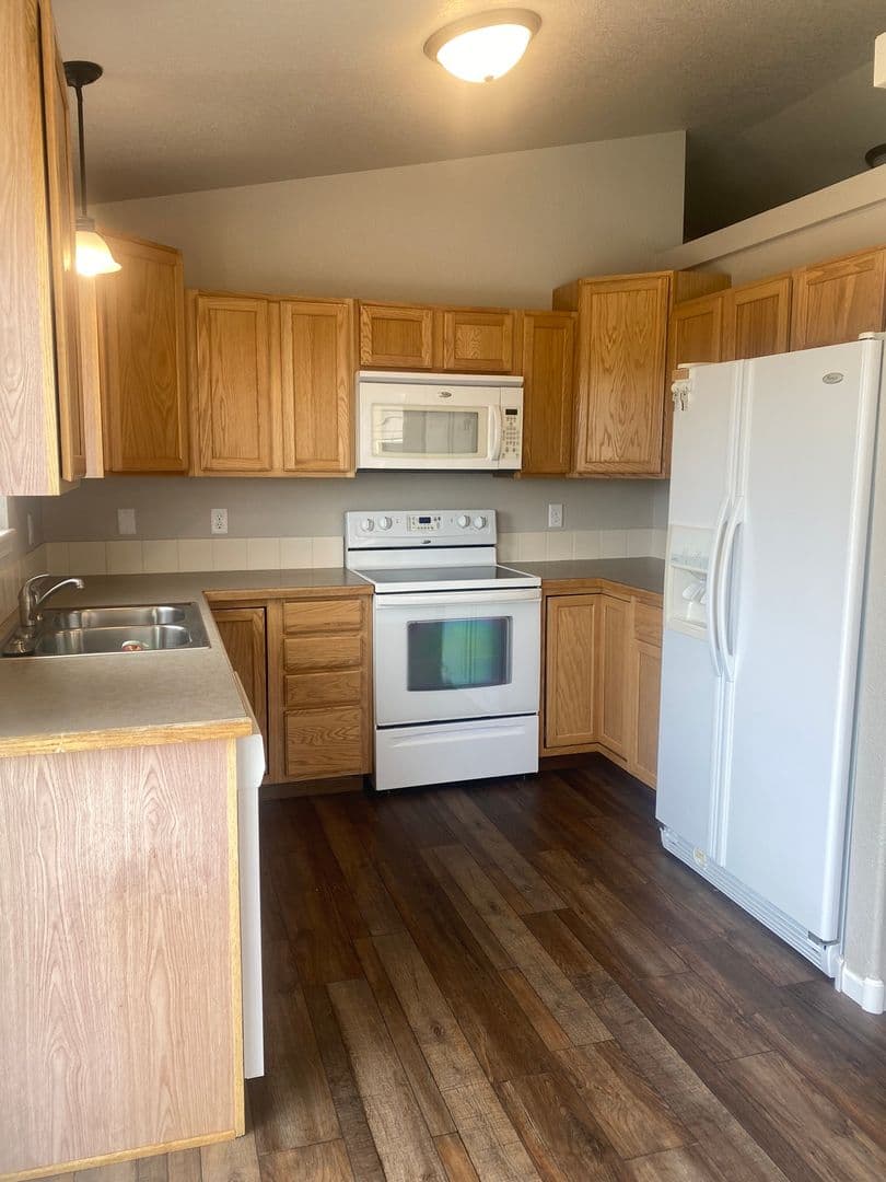 Summerset House: 6587 Cambridge Pl