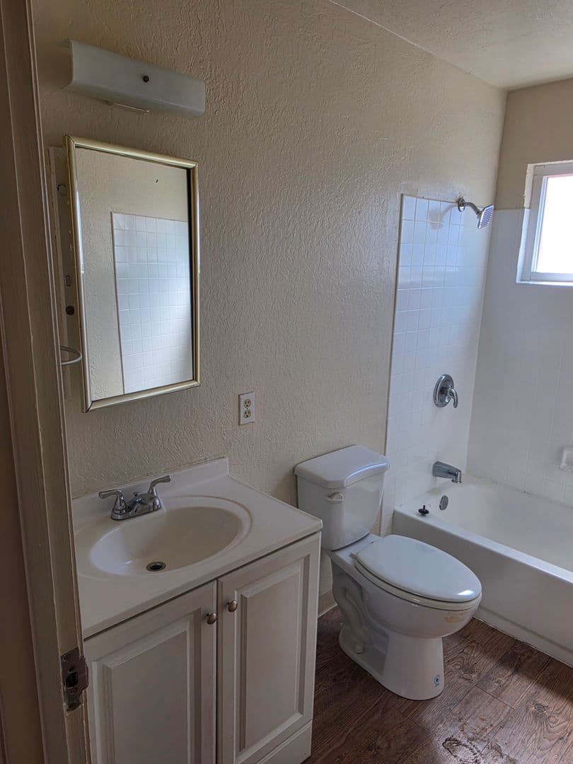 Tracy Apartment: 1635-1641 Parker Avenue