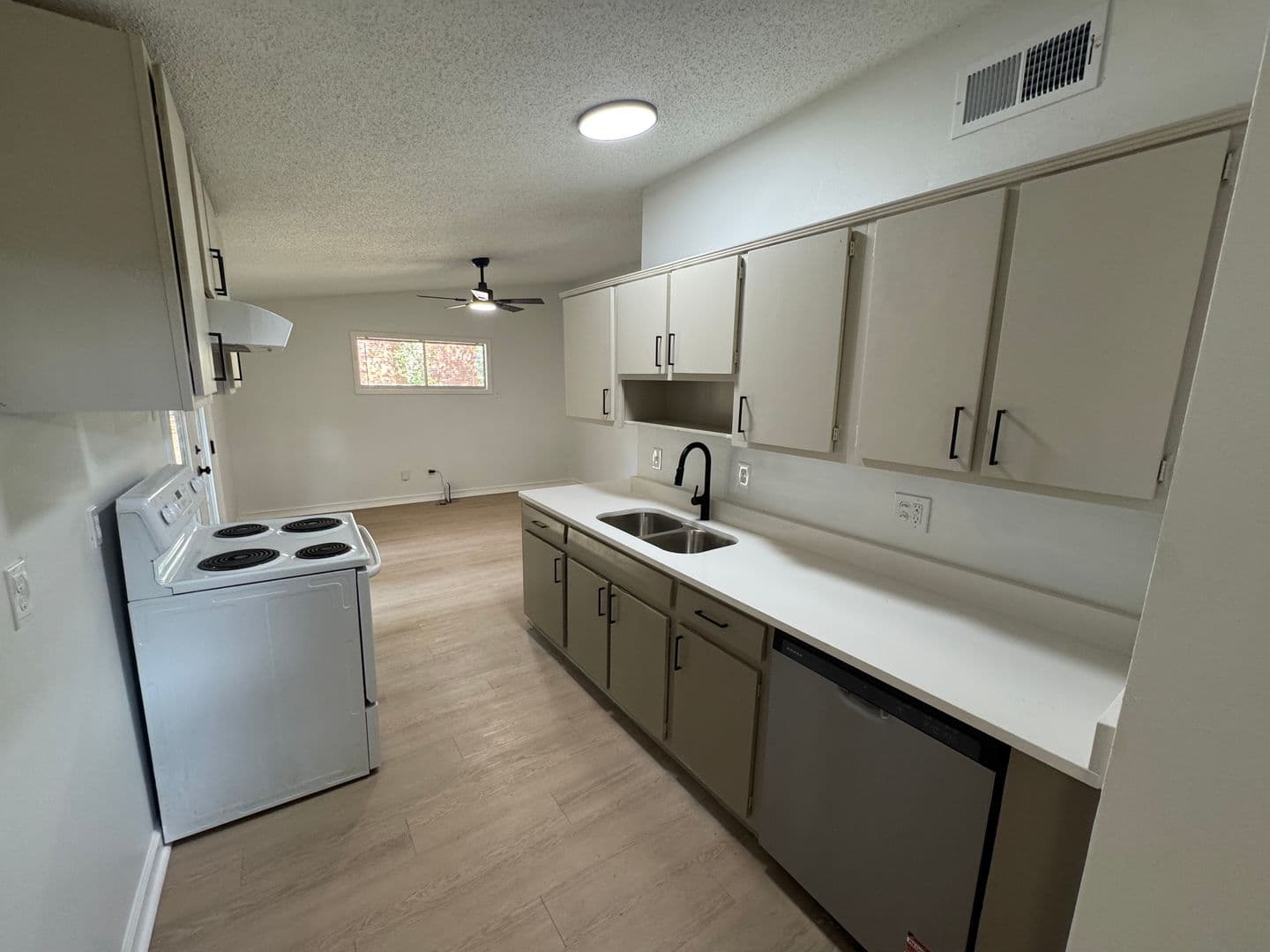 Southaven House: 8658 Bunker Hill Drive,