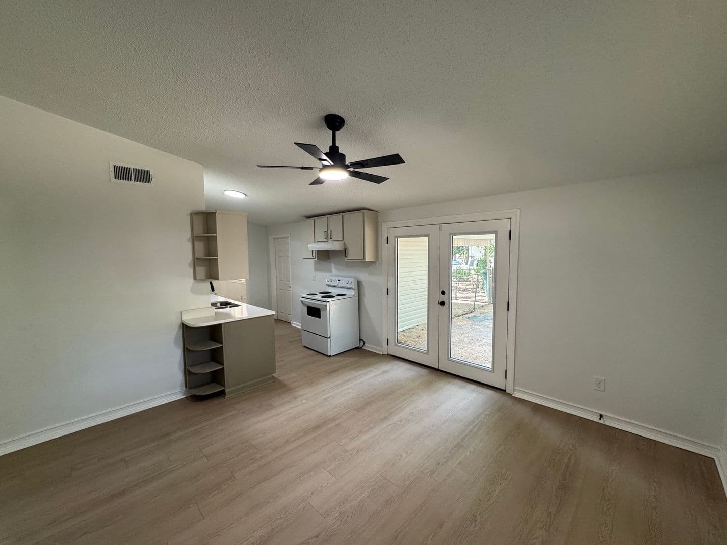 Southaven House: 8658 Bunker Hill Drive,