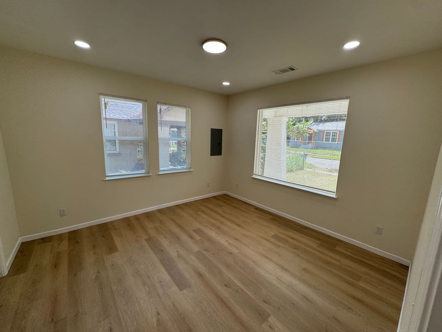 Memphis House: 2554 Selman Ave