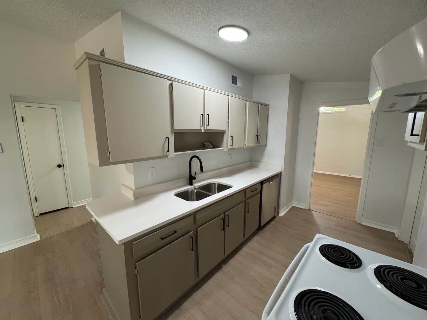 Southaven House: 8658 Bunker Hill Drive,