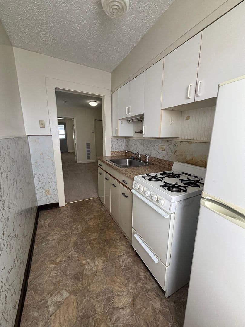 Greenville Apartment: 61 Columbia Ave