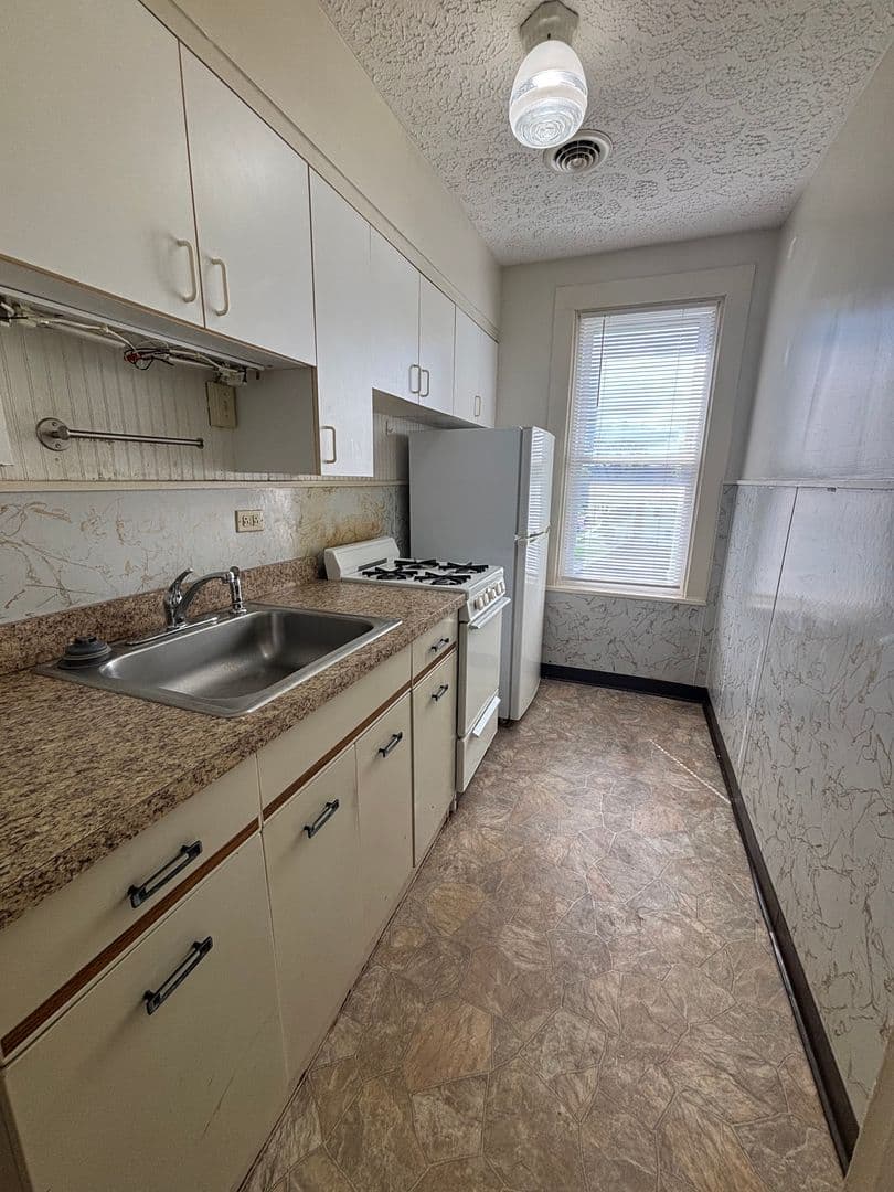 Greenville Apartment: 61 Columbia Ave