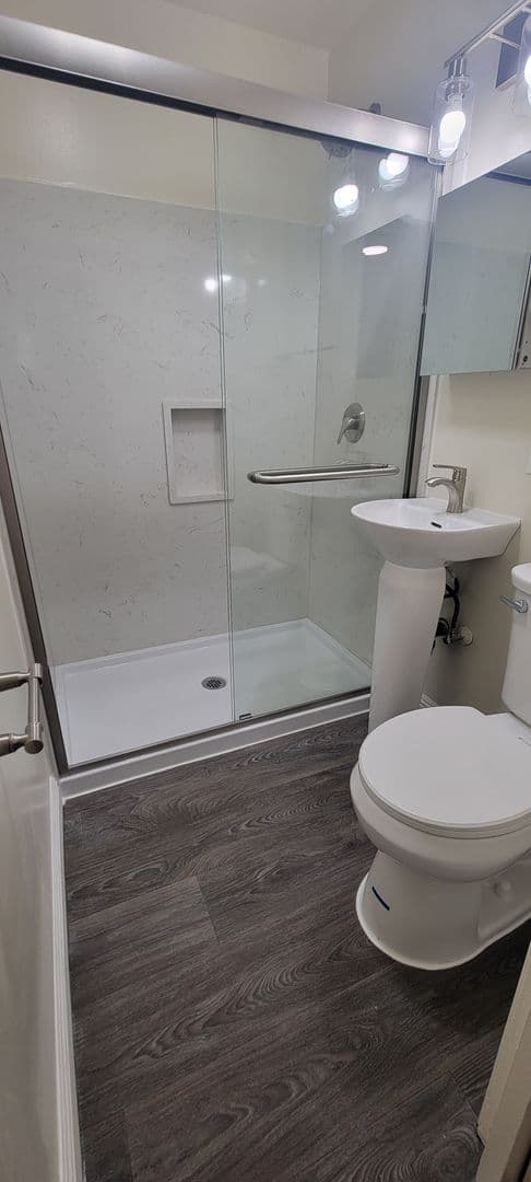Berkeley Apartment: 1932 Haste St. Apt 9