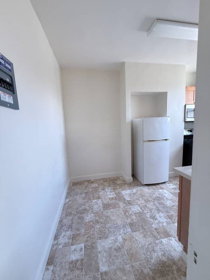 Berkeley Apartment: 2320 Haste St. Apt 18