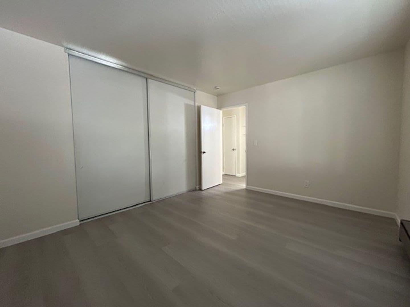 Richmond Apartment: 117 Tewksbury Ave., #06