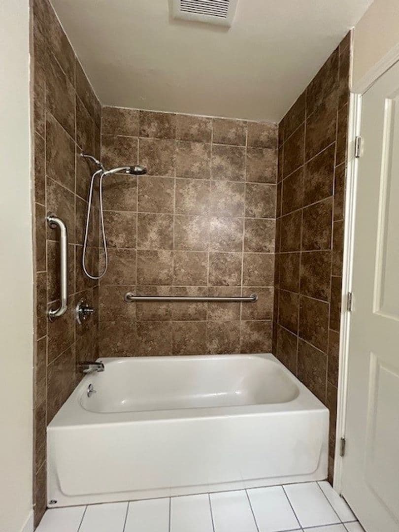 Berkeley Apartment: 2024 Vine Street Unit 1A