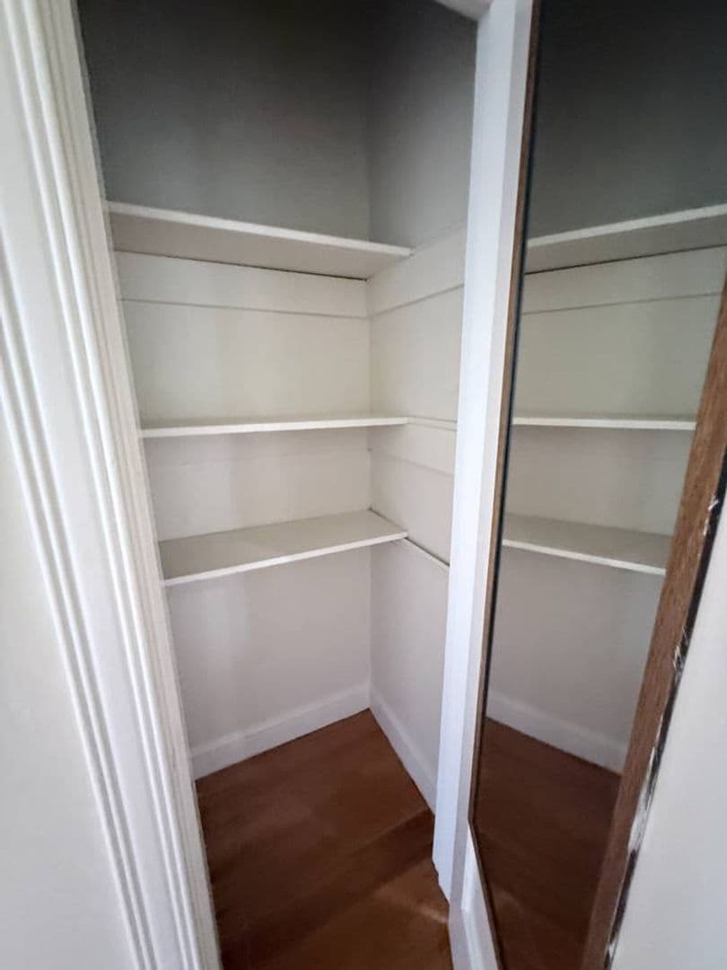 Berkeley Apartment: 2320 Haste St. Apt 9