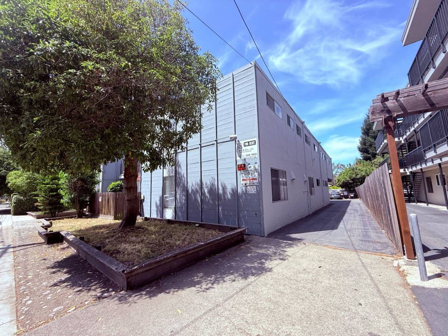 Berkeley Apartment: 2140 Roosevelt Avenue