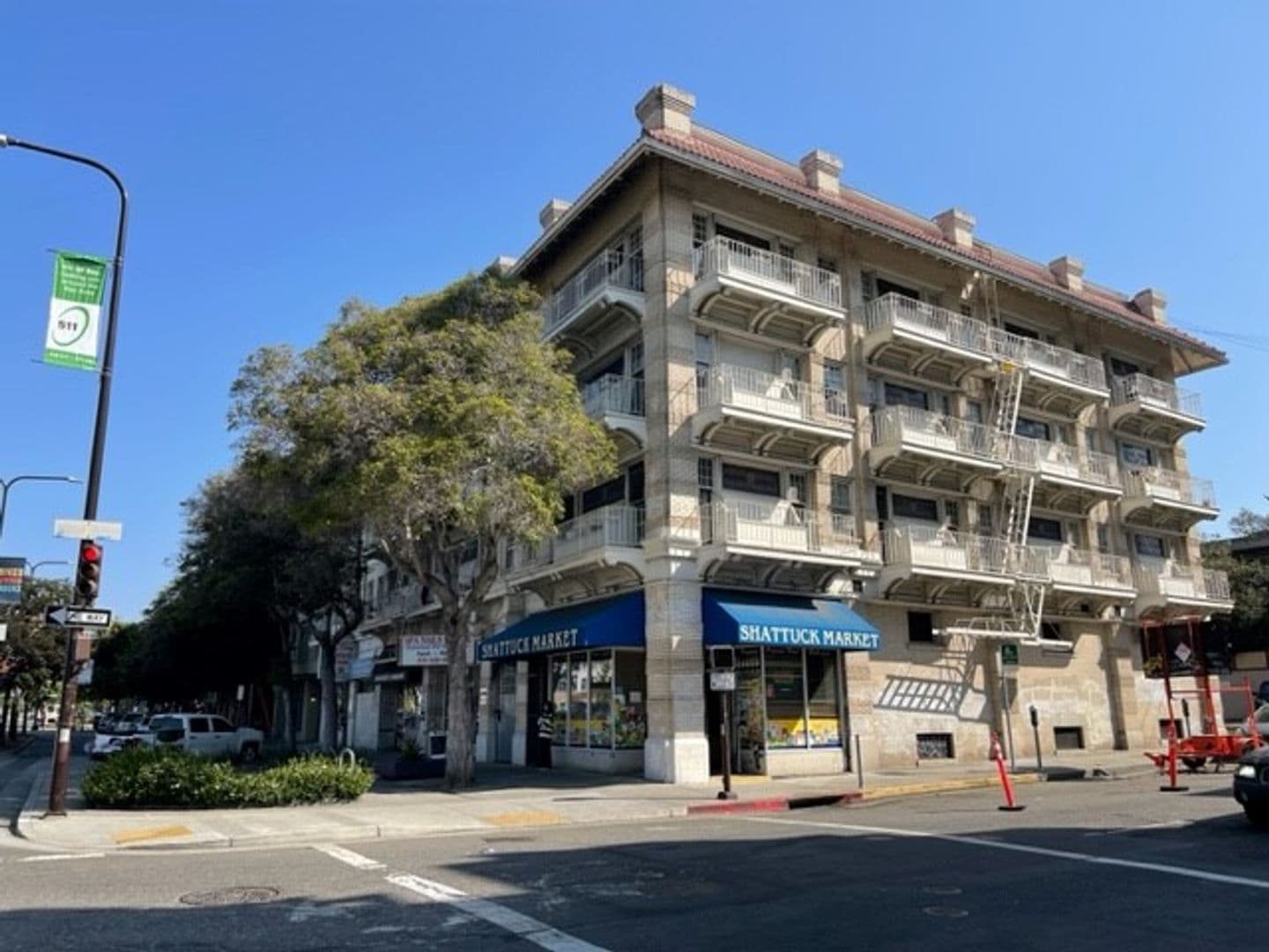 Berkeley Apartment: 2437 Shattuck Ave.  4