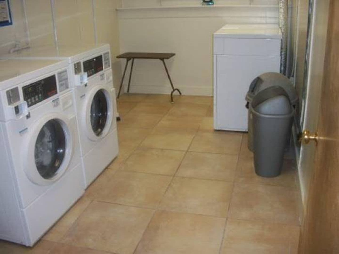 Berkeley Apartment: 2320 Haste St. Apt 12