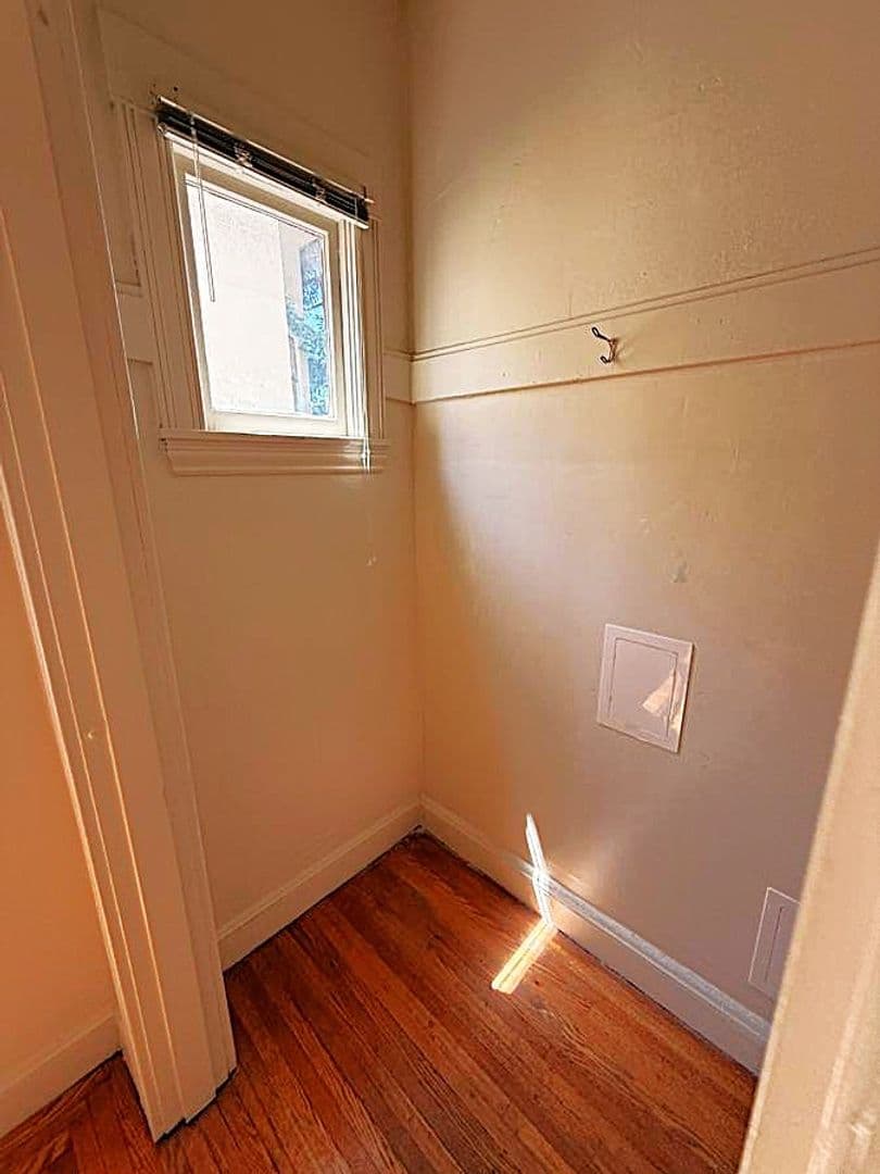 Berkeley Apartment: 2320 Haste St. Apt 12