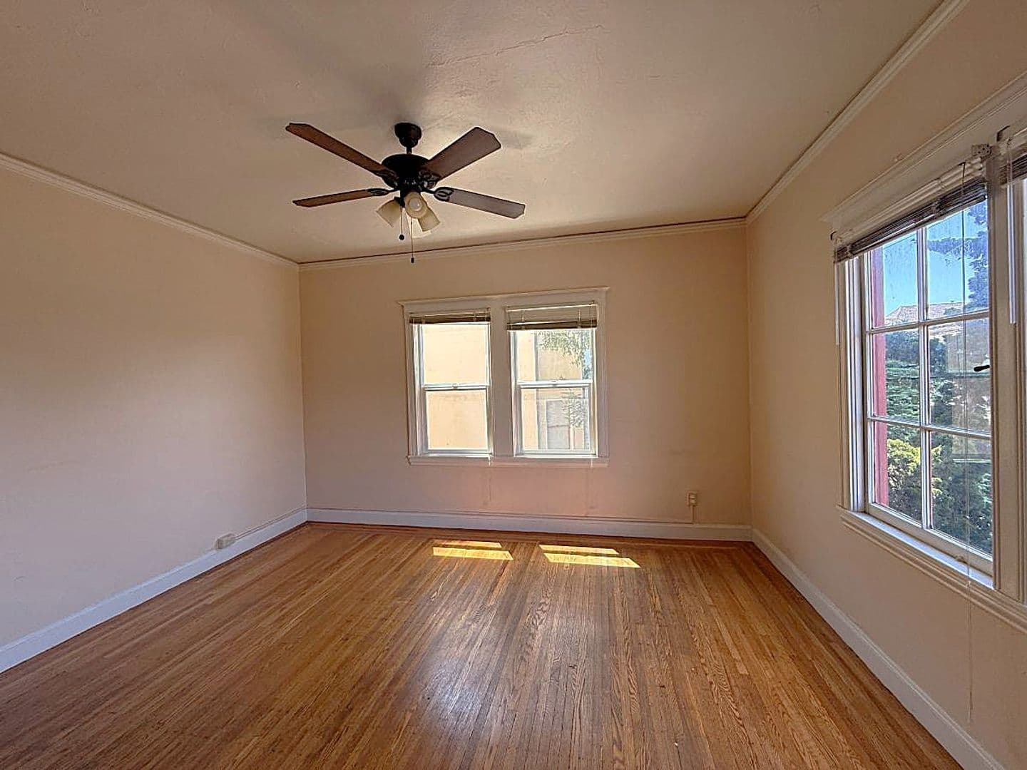 Berkeley Apartment: 2320 Haste St. Apt 12