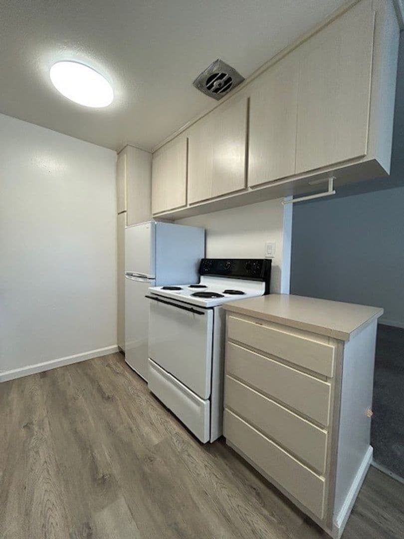 Alameda Apartment: 2236 Lincoln Ave F
