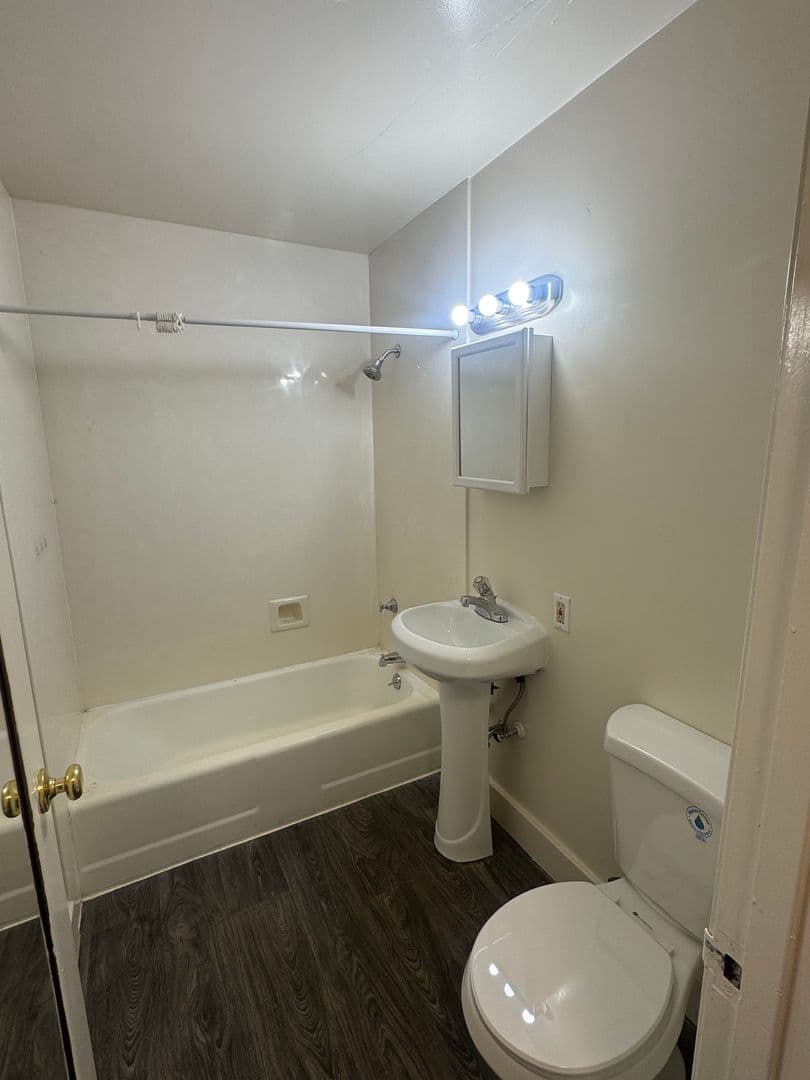 Berkeley Apartment: 2428 Ellsworth St Apt 202