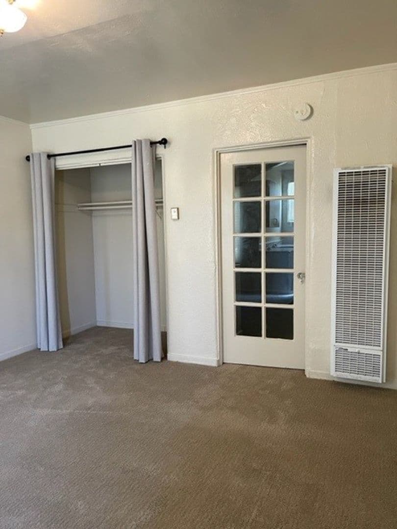 Berkeley Apartment: 2609 Sacramento Street
