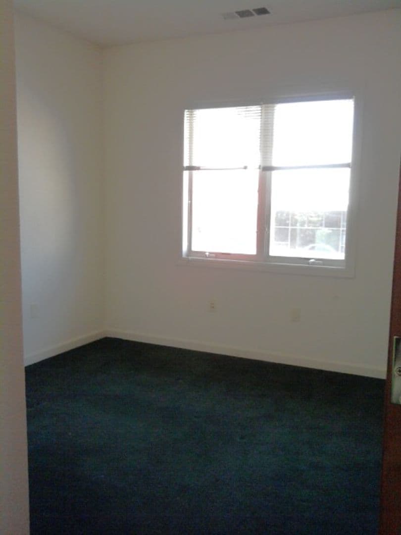 Berkeley Apartment: 2185 Dwight Way, Apt 3