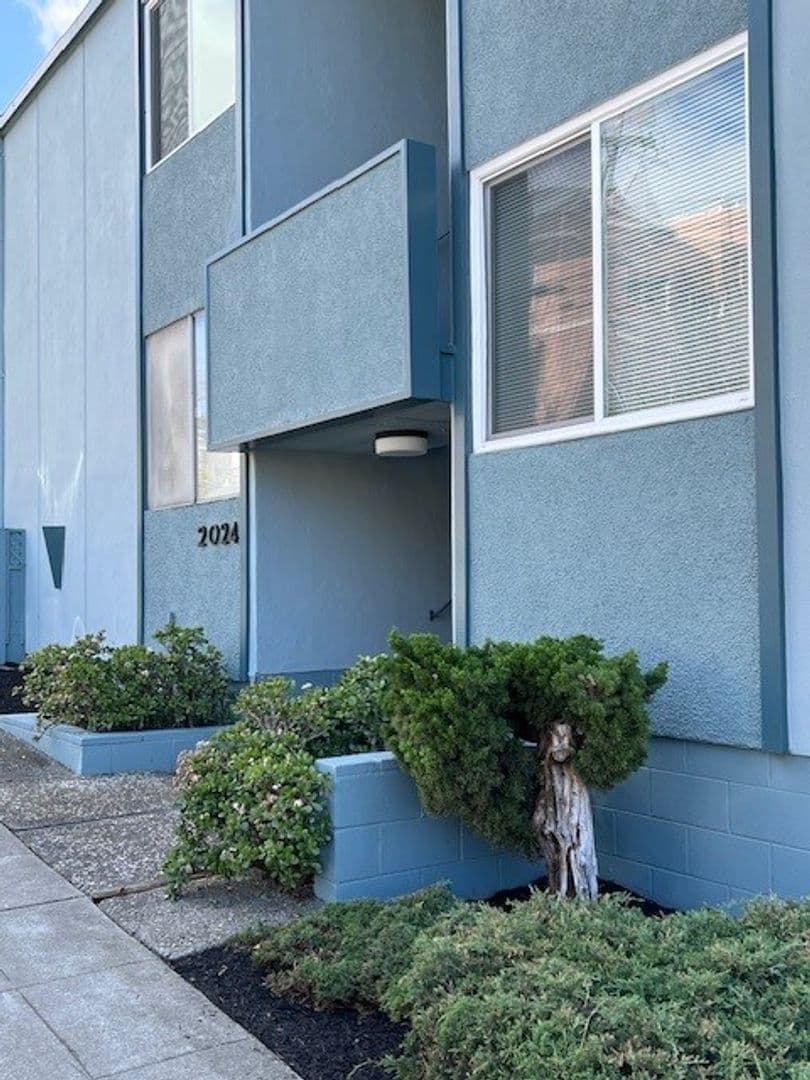 Berkeley Apartment: 2024 Vine Street Unit 1A