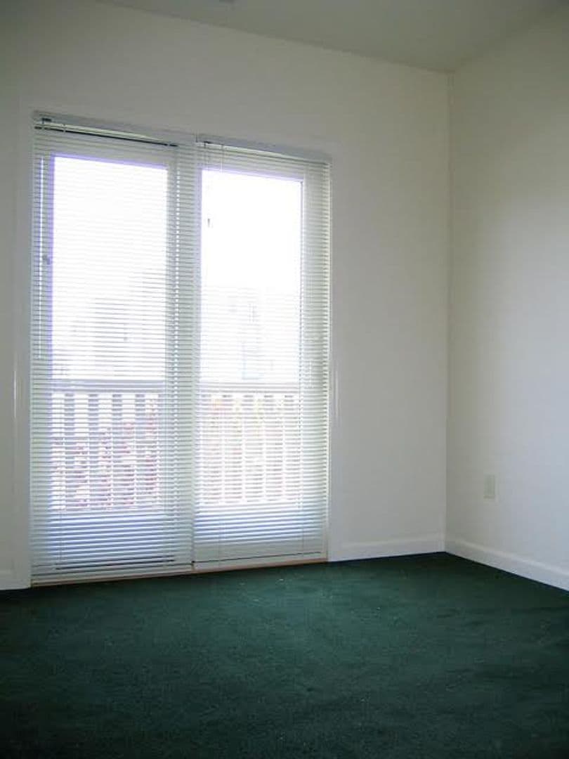 Berkeley Apartment: 2185 Dwight Way, Apt 2
