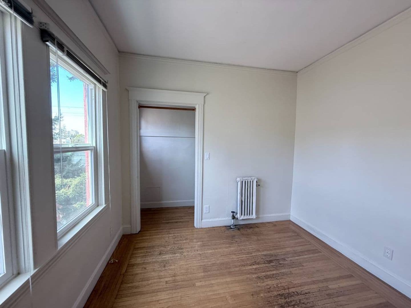 Berkeley Apartment: 2320 Haste St. Apt 18