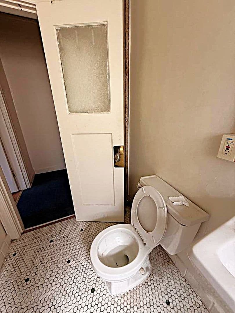 Berkeley Apartment: 2320 Haste St. Apt 12