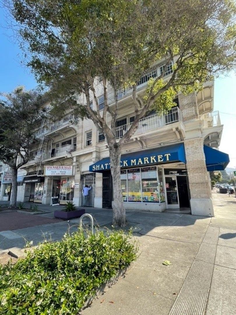 Berkeley Apartment: 2437 Shattuck Ave.  4