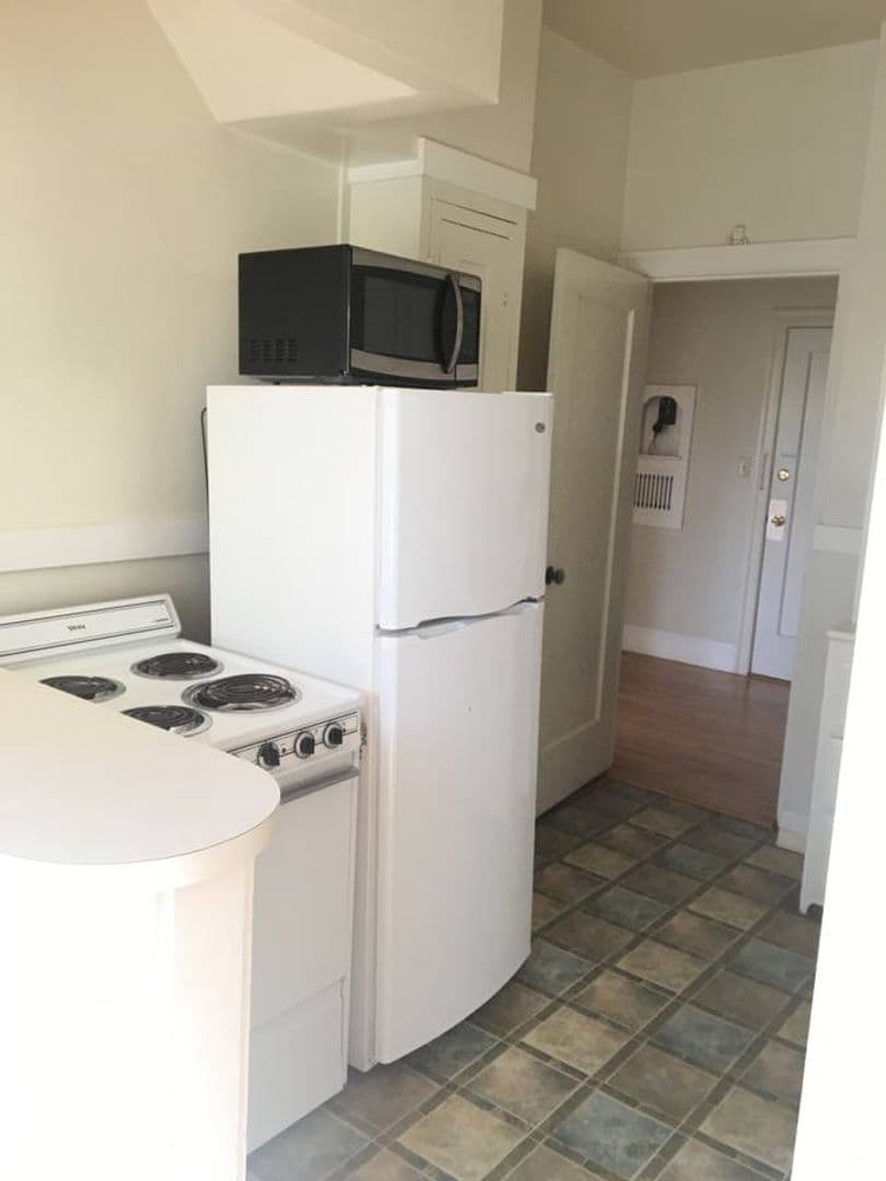 Berkeley Apartment: 2533 Durant Ave. Apt 36