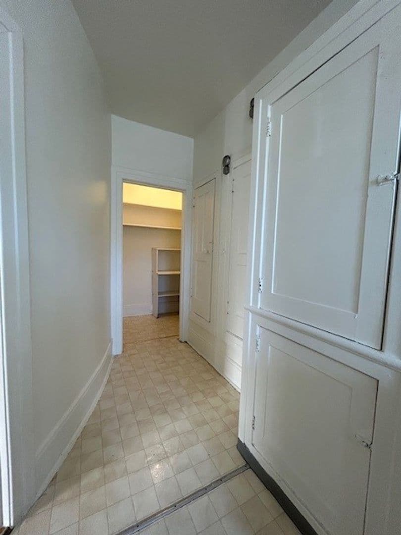 Berkeley Apartment: 2437 Shattuck Ave. Apt 17