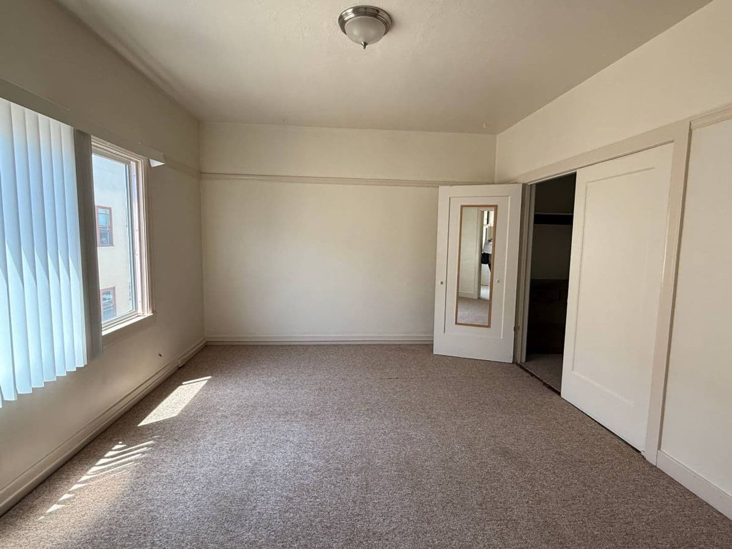 Berkeley Apartment: 2322 Haste St. Apt 27