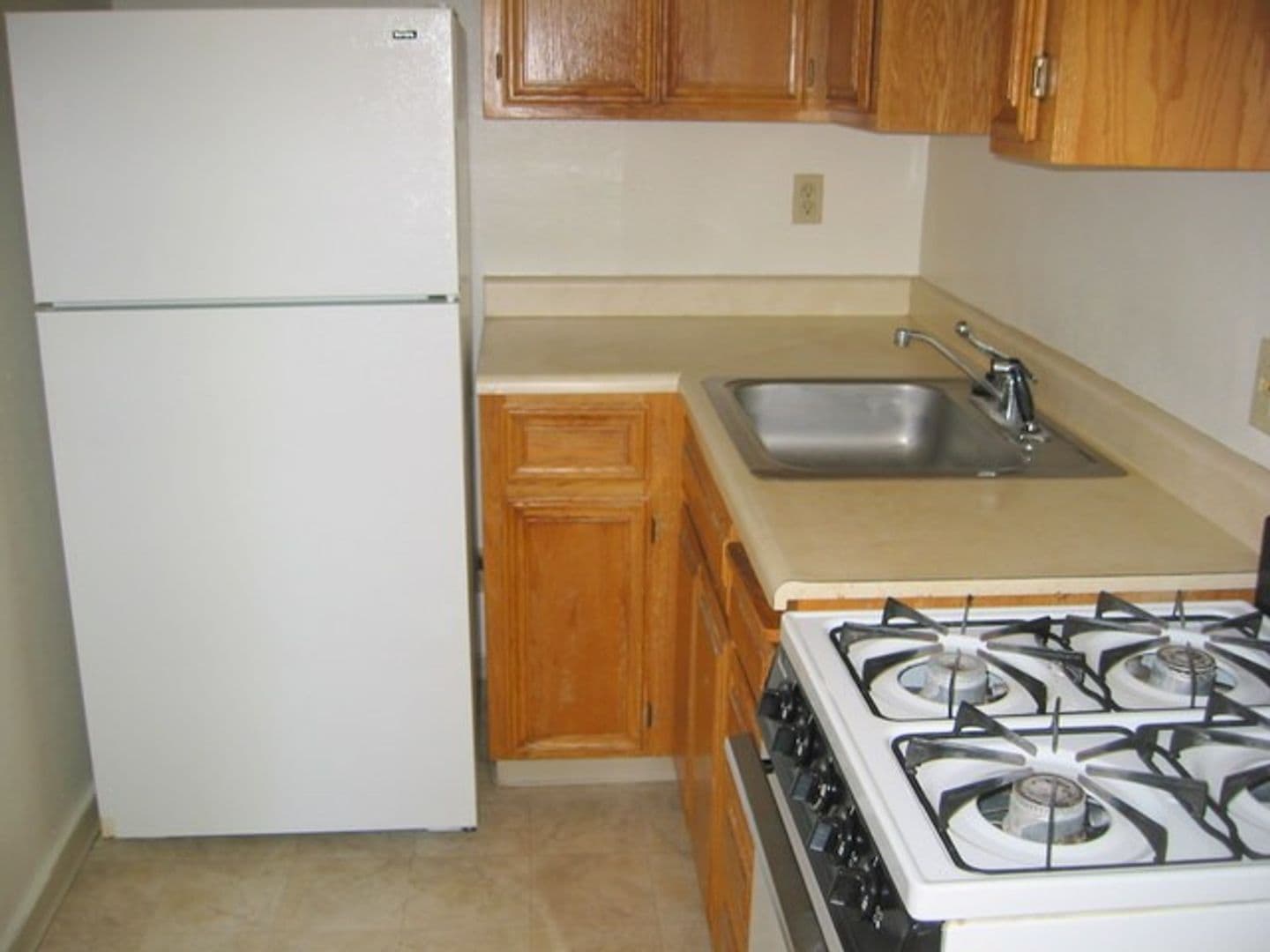 Berkeley Apartment: 1716 University Ave Apt 20