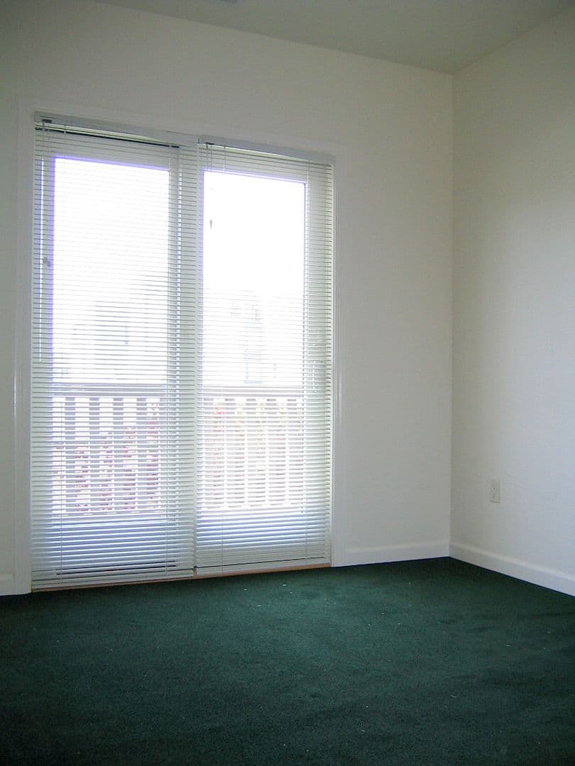 Berkeley Apartment: 2175 Dwight Way, Apt 3