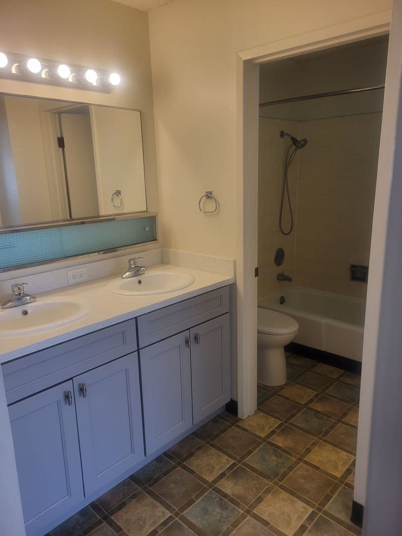 Berkeley Apartment: 2724 Channing Way