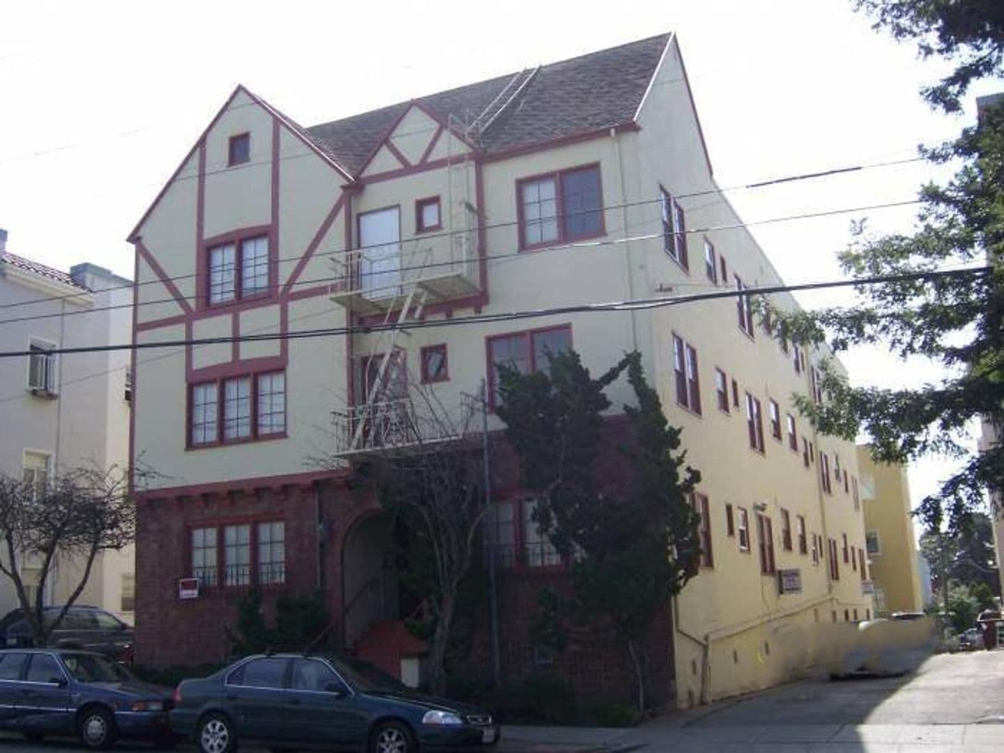 Berkeley Apartment: 2320 Haste St. Apt 1