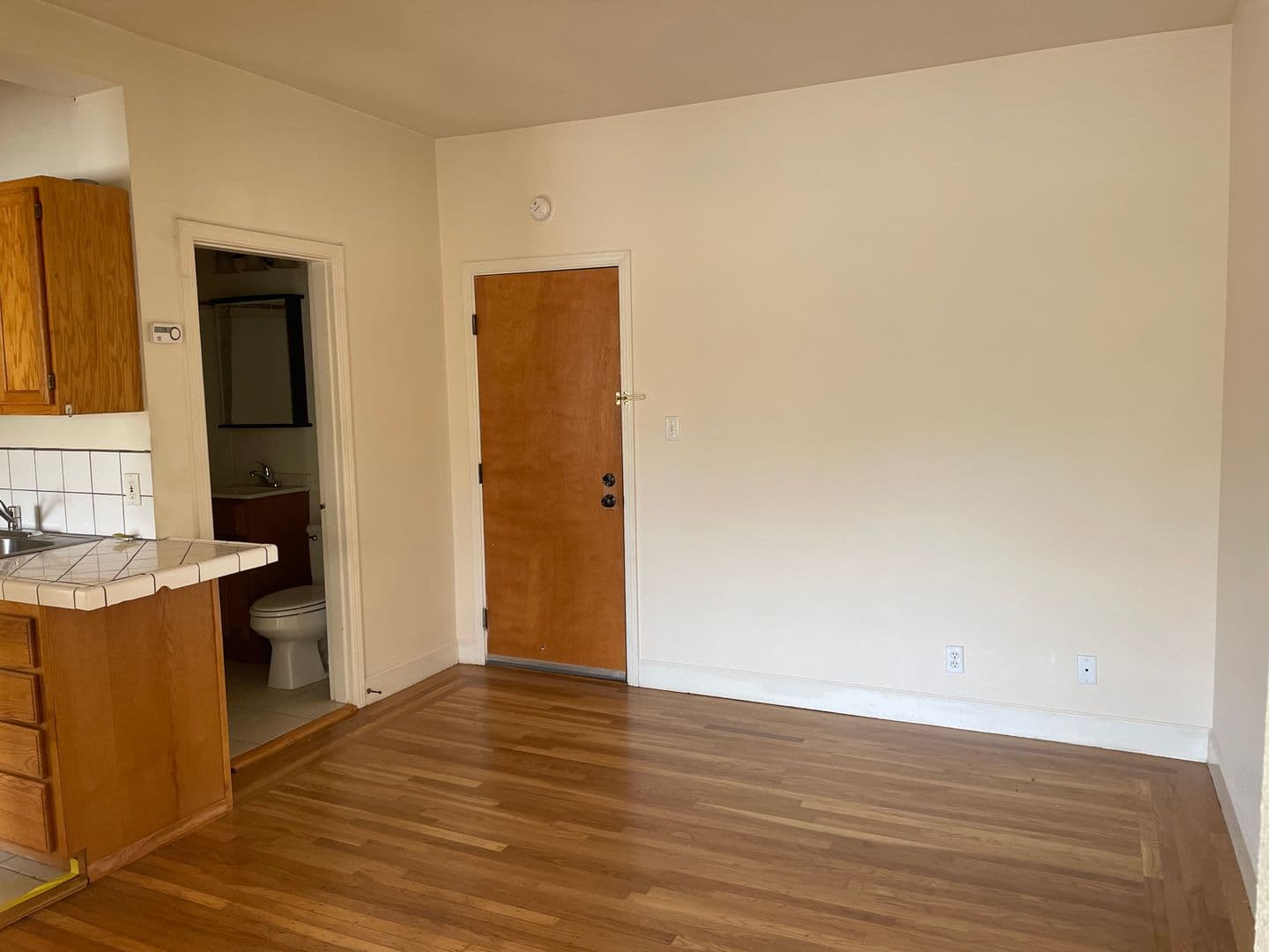 Berkeley Apartment: 1988 California St. Apt 57