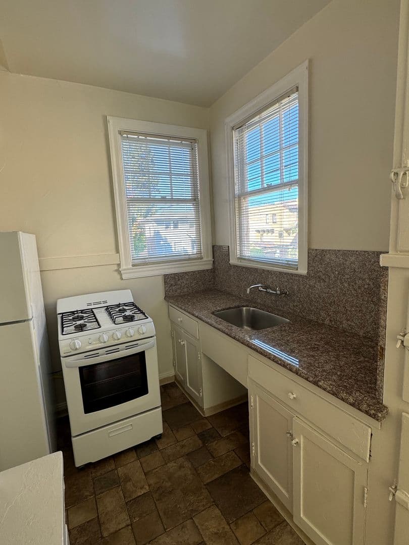 Berkeley Apartment: 1681 Scenic Ave.