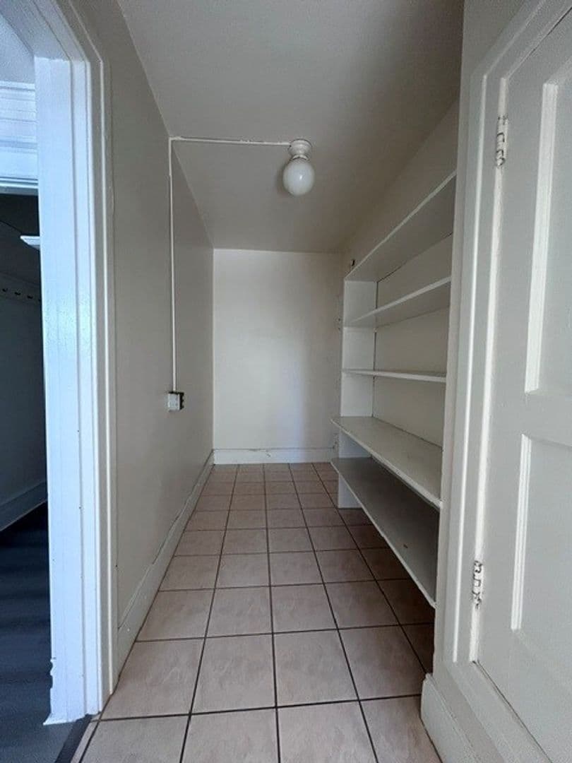 Berkeley Apartment: 2437 Shattuck Ave.  4