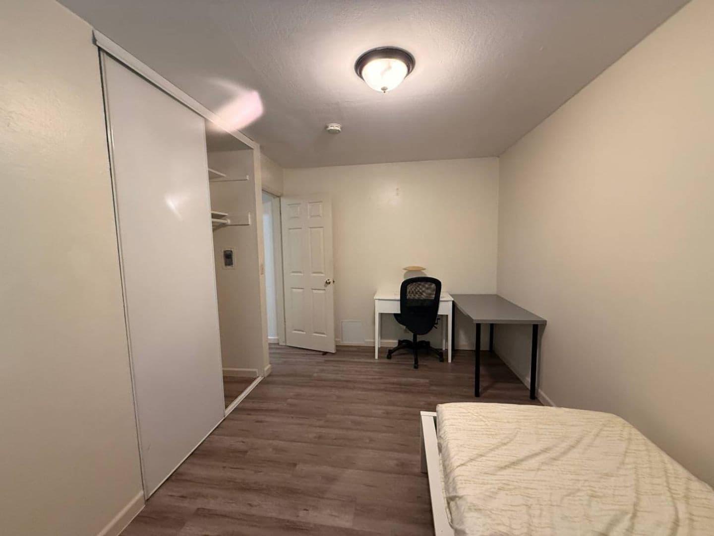 Berkeley Apartment: 2140 Roosevelt Avenue