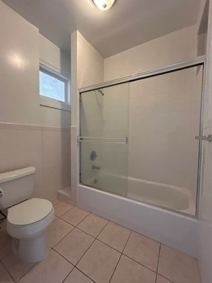 Berkeley Apartment: 2437 Shattuck Ave.  4