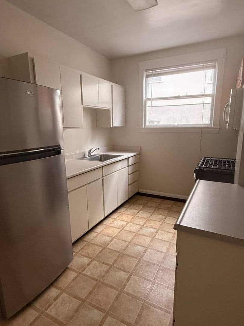 Berkeley Apartment: 2320 Haste St. Apt 1