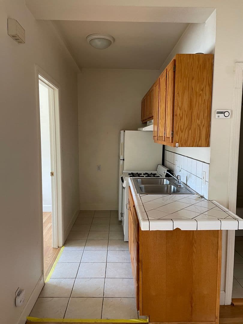 Berkeley Apartment: 1988 California St. Apt 57