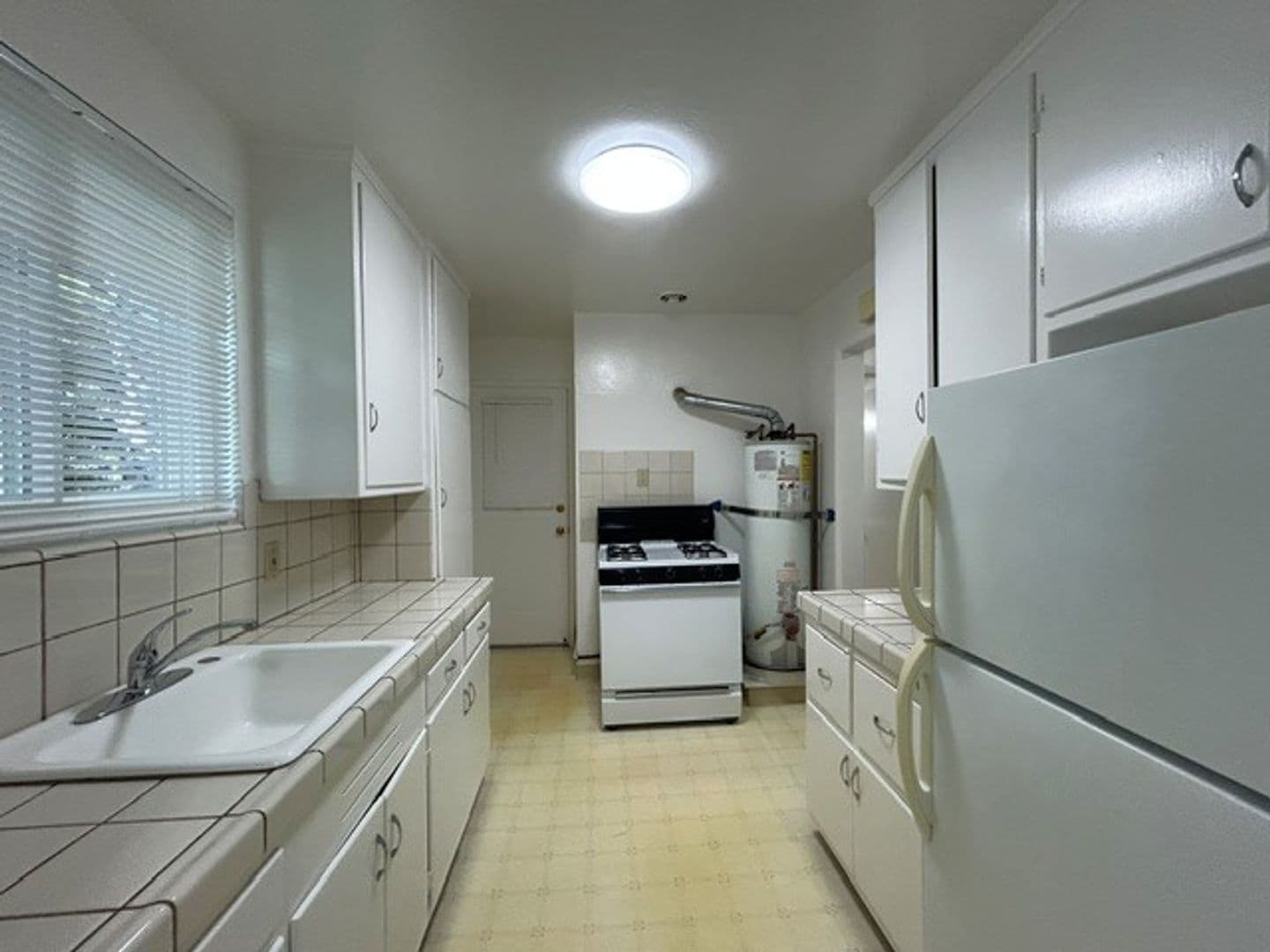 Alameda Apartment: 905 Santa Clara Ave., Unit M